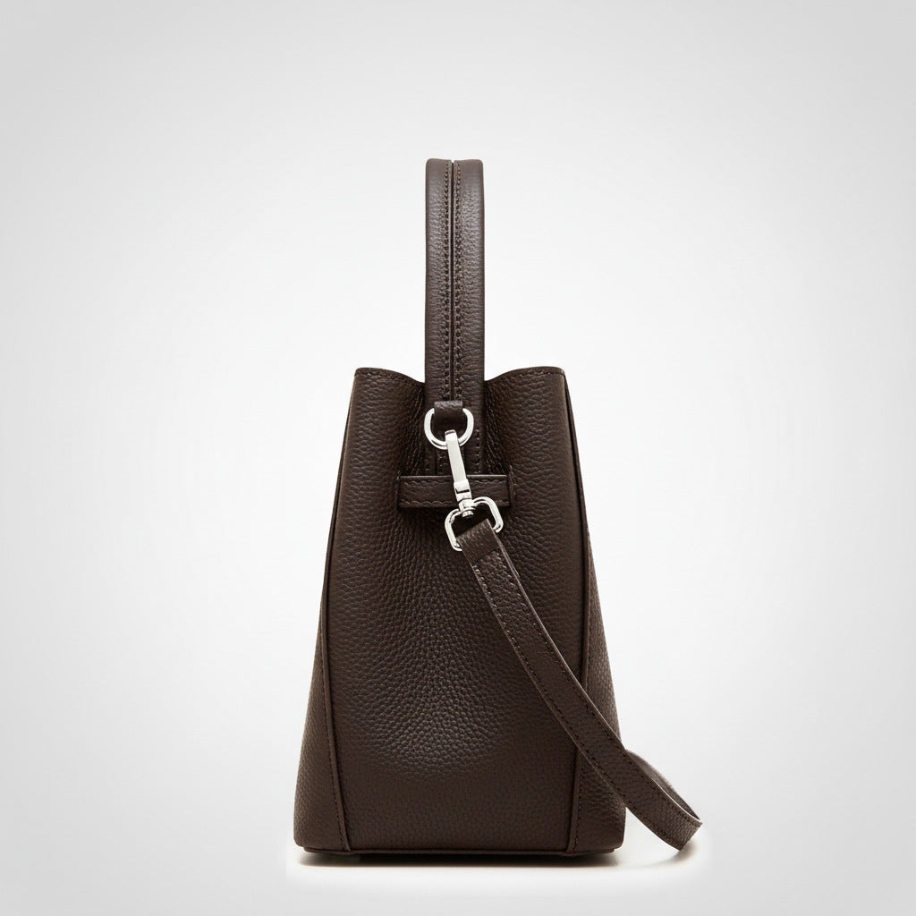Sac seau femme en véritable cuir de vachette pleine fleur. Design rétro chic, 4 coloris. Idéal bureau, sorties et quotidien. Qualité premium, livraison rapide.