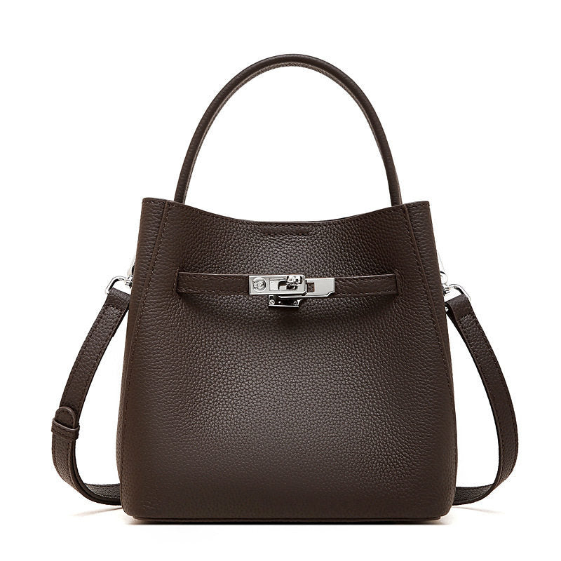 Sac seau femme en véritable cuir de vachette pleine fleur. Design rétro chic, 4 coloris. Idéal bureau, sorties et quotidien. Qualité premium, livraison rapide.