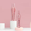 👶 Pince Nasale Lumineuse Bébé LED Nettoyez le nez de votre bébé en toute sécurité et soulagez sa respiration en quelques secondes ! La pince nasale lumineuse pour bébé a été spécialement conçue pour retirer délicatement les mucosités et impuretés du nez des nourrissons et jeunes enfants. Grâce à sa lumière LED intégrée, elle offre une visibilité parfaite pour un nettoyage précis, même dans les environnements peu éclairés. ✨ Pourquoi les parents l'adorent ? ✅ Lumière LED intégrée pour localiser facilement l