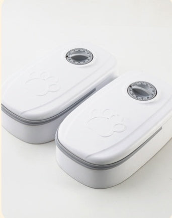 Distributeur automatique 2-en-1 pour chats et chiens. Croquettes et eau disponibles en continu. Sans branchement. Idéal pour les absences. Livraison en France.