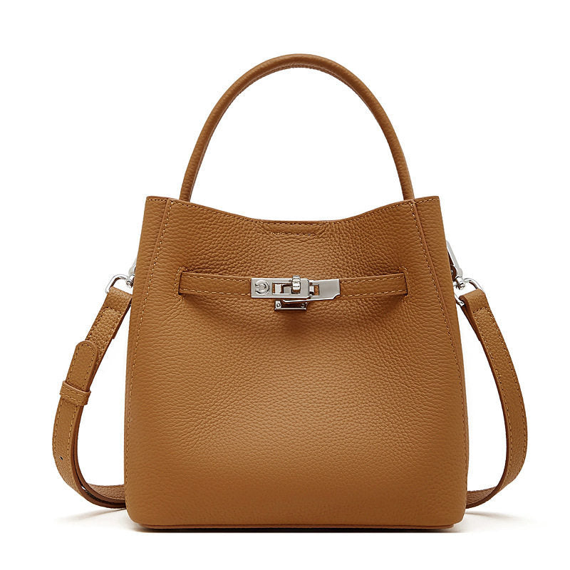 Sac seau femme en véritable cuir de vachette pleine fleur. Design rétro chic, 4 coloris. Idéal bureau, sorties et quotidien. Qualité premium, livraison rapide.