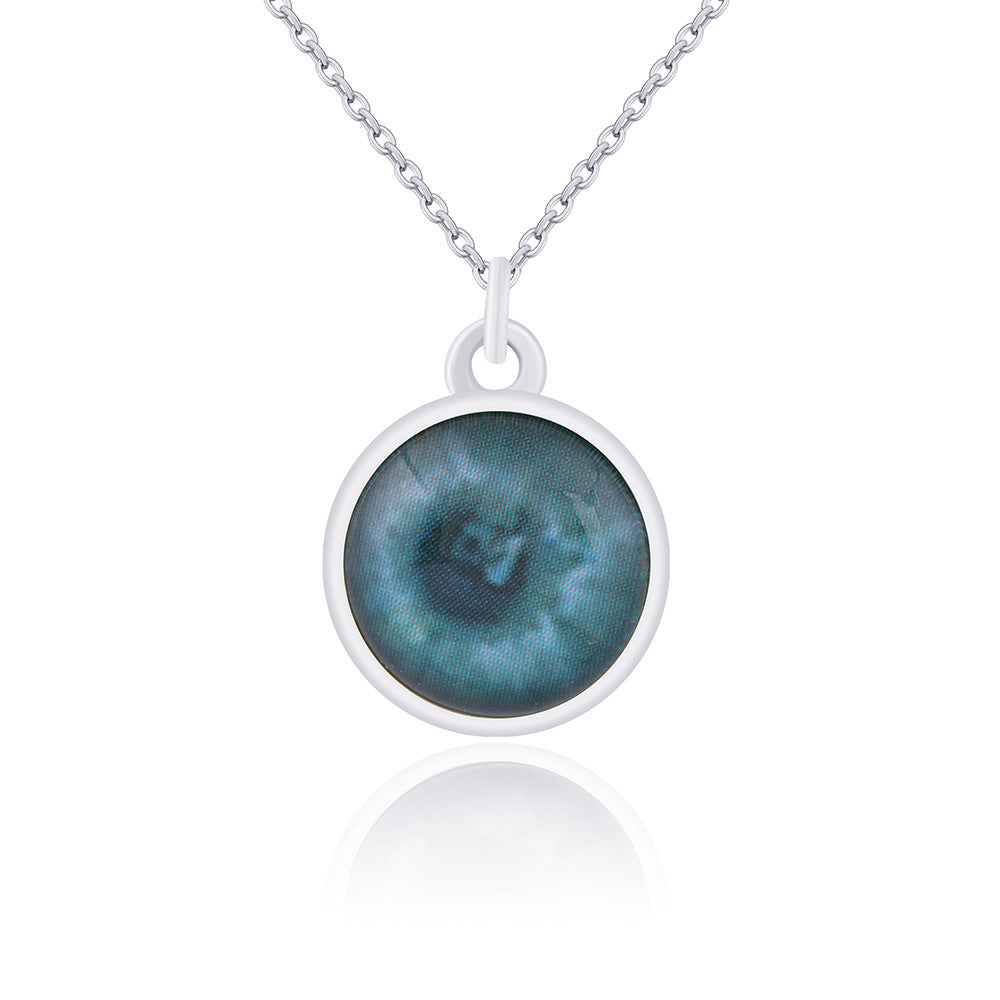 Transformez votre iris en bijou unique. Collier personnalisé avec photo de votre œil. Cadeau original et émotionnel. Or, Platine ou Or Rose. Livraison France.