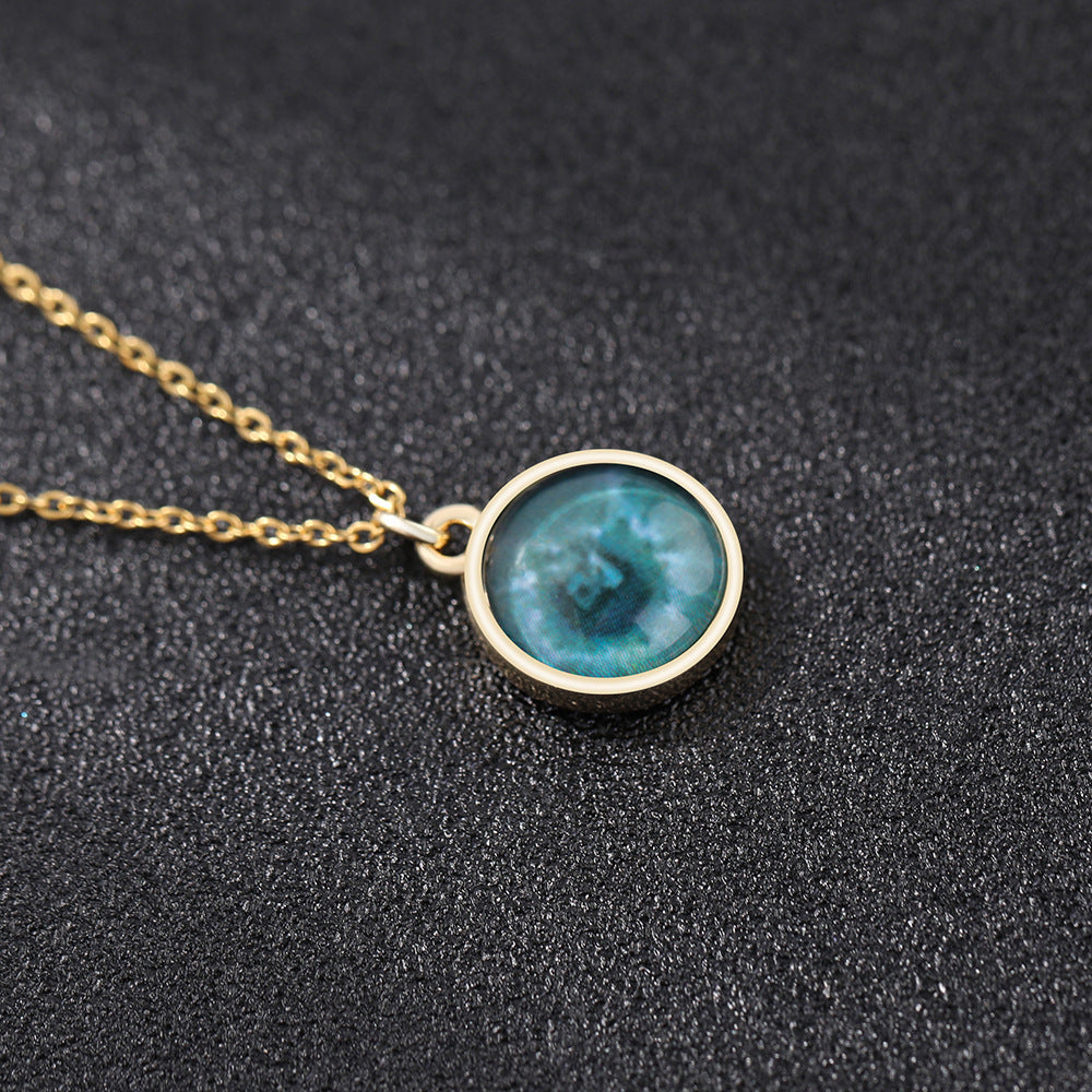 Transformez votre iris en bijou unique. Collier personnalisé avec photo de votre œil. Cadeau original et émotionnel. Or, Platine ou Or Rose. Livraison France.
