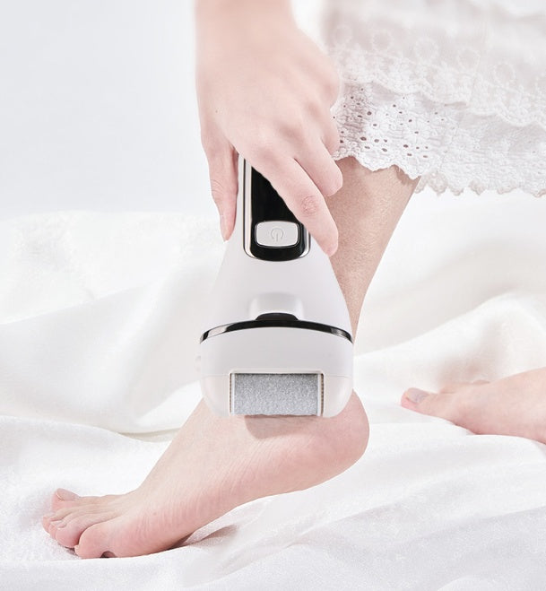 Râpe électrique pour pieds avec 3 têtes abrasives, rotation 360°, batterie 1200 mAh rechargeable USB, étanche. Élimine callosités et peaux mortes. Pédicure maison.